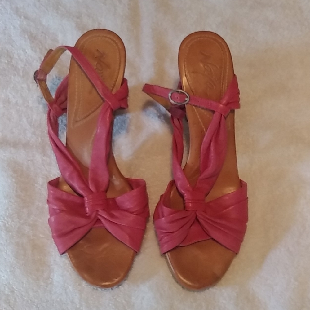 Beautiful comfortable Naya for Naturalizer heels